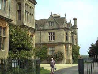 Side gate to the main entrance.